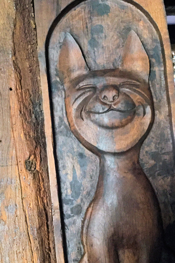 Cat Carving photograph